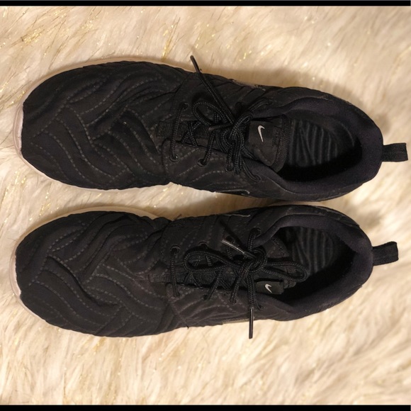 Nike Shoes W ROSHE ONE PREMIUM - Picture 4 of 4